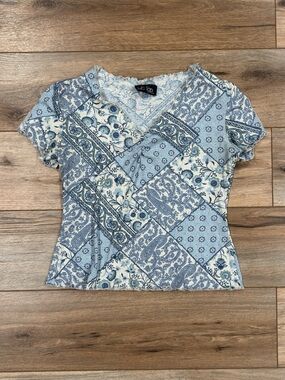 WE TOO Vintage 90s Y2k Baby Blue & White Paisley Print Baby Tee | Size Medium